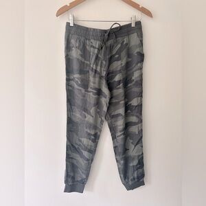 Splendid | Small | Camo Jogger Pants